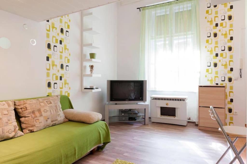 Dora'S Calm Nest Over The Chestnut Tree Apartman Budapest Kültér fotó